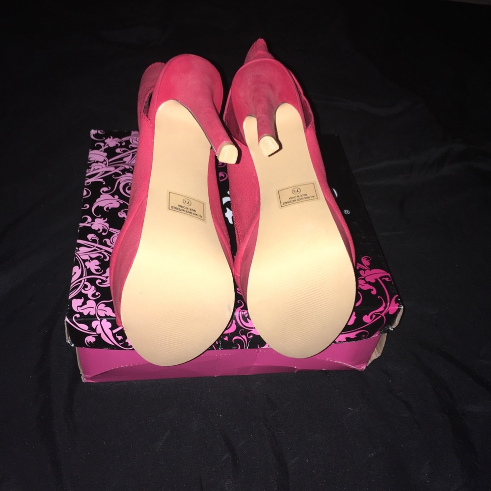 High Heels - Picture 2 of 4